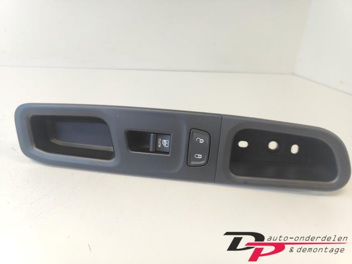 Gebruikte Ruit schakelaar elektrisch Jeep Renegade (BU) 1.0 GSE T3 12V Prijs € 19,00 Margeregeling aangeboden door DP Auto-onderdelen & Demontage