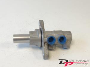 Gebruikte Hoofdremcilinder Jeep Renegade (BU) 1.0 GSE T3 12V Prijs € 25,00 Margeregeling aangeboden door DP Auto-onderdelen & Demontage