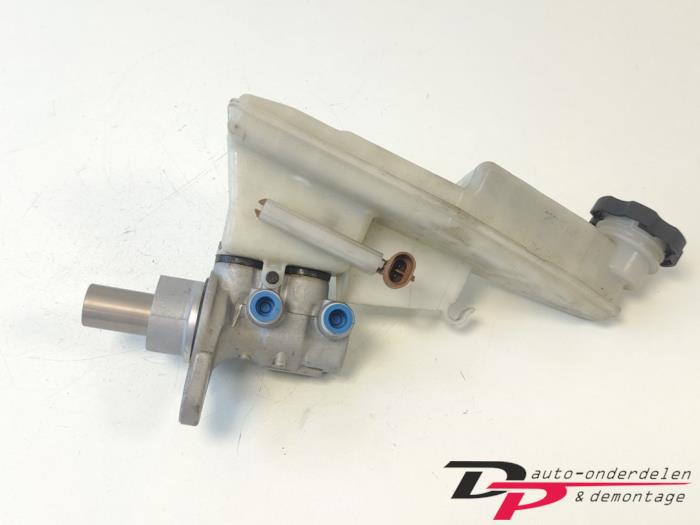 Gebruikte Hoofdremcilinder Opel Astra K 1.6 CDTI 110 16V Prijs € 30,00 Margeregeling aangeboden door DP Auto-onderdelen & Demontage