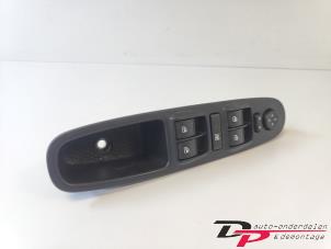 Gebruikte Raam schakelaar elektrisch Lancia Ypsilon (312) 0.9 TwinAir 85 Prijs € 29,95 Margeregeling aangeboden door DP Auto-onderdelen & Demontage