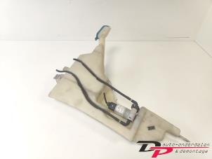 Gebruikte Ruitensproeiertank voor BMW Mini One/Cooper (R50) 1.6 16V One Prijs € 8,00 Margeregeling aangeboden door DP Auto-onderdelen & Demontage