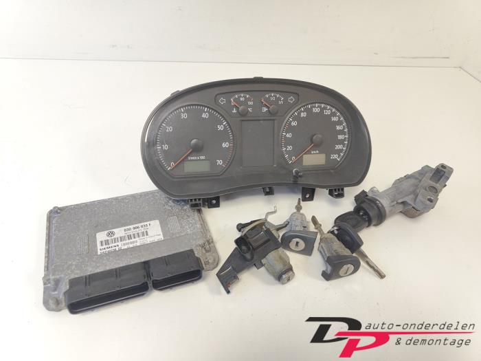 Gebruikte Contactslot + computer Volkswagen Polo IV (9N1/2/3) 1.2 Prijs € 75,00 Margeregeling aangeboden door DP Auto-onderdelen & Demontage