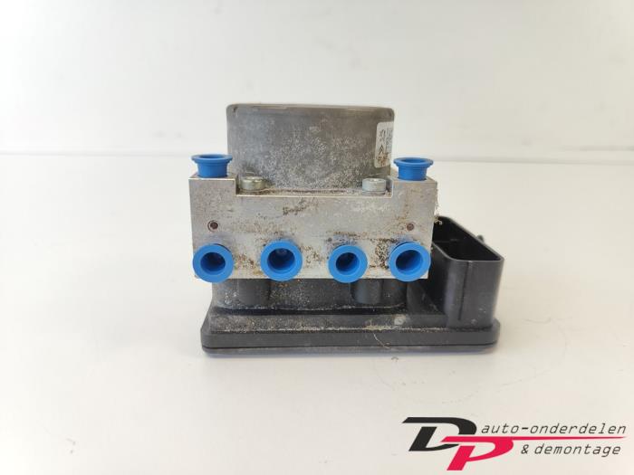 ABS Pomp van een Citroën C3 Picasso (SH) 1.4 16V VTI 95 2014