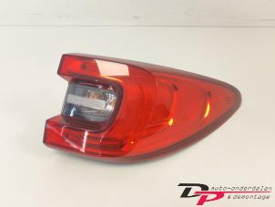Gebruikte Achterlicht rechts Renault Kadjar (RFEH) 1.3 TCE 140 FAP 16V Prijs € 99,95 Margeregeling aangeboden door DP Auto-onderdelen & Demontage