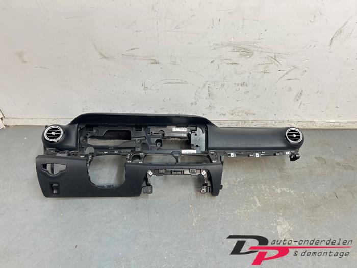 Gebruikte Dashboard Mercedes E (W213) E-220d 2.0 Turbo 16V Prijs € 400,00 Margeregeling aangeboden door DP Auto-onderdelen & Demontage