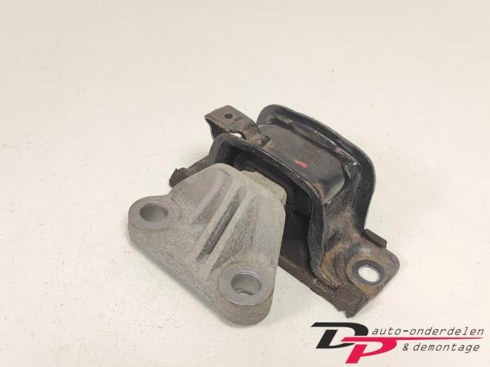 Gebruikte Versnellingsbak Steun Opel Corsa E 1.4 16V Prijs € 14,95 Margeregeling aangeboden door DP Auto-onderdelen & Demontage