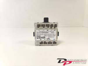 Gebruikte Centrale Deurvergrendelings Module Mercedes E (W213) E-220d 2.0 Turbo 16V Prijs € 20,00 Margeregeling aangeboden door DP Auto-onderdelen & Demontage