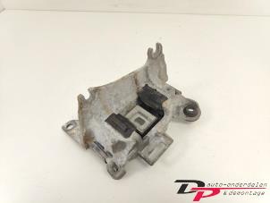 Gebruikte Versnellingsbak Steun Renault Grand Scénic III (JZ) 1.4 16V TCe 130 Prijs € 12,95 Margeregeling aangeboden door DP Auto-onderdelen & Demontage