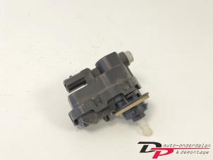 Gebruikte Motor Koplamp Renault Grand Scénic III (JZ) 1.4 16V TCe 130 Prijs € 7,00 Margeregeling aangeboden door DP Auto-onderdelen & Demontage