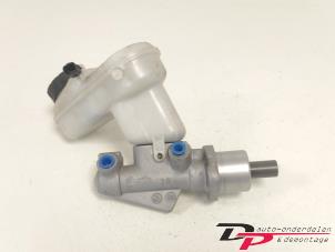 Gebruikte Hoofdremcilinder Renault Twingo II (CN) 1.2 Prijs € 13,00 Margeregeling aangeboden door DP Auto-onderdelen & Demontage