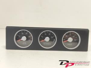 Gebruikte Display Interieur Hyundai Coupe 2.0i 16V CVVT Prijs € 19,95 Margeregeling aangeboden door DP Auto-onderdelen & Demontage