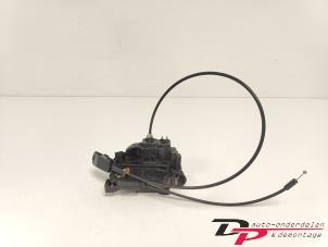 Gebruikte Slotmechaniek Portier 2Deurs links Renault Clio III (BR/CR) 1.6 16V Prijs € 14,95 Margeregeling aangeboden door DP Auto-onderdelen & Demontage