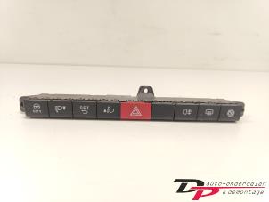 Gebruikte Paniekverlichtings Schakelaar Fiat Panda/Pandina (312) 0.9 TwinAir Turbo 85 Prijs € 19,95 Margeregeling aangeboden door DP Auto-onderdelen & Demontage