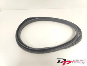 Gebruikte Deurrubber 4Deurs rechts-achter Peugeot 108 1.0 12V Prijs € 15,00 Margeregeling aangeboden door DP Auto-onderdelen & Demontage