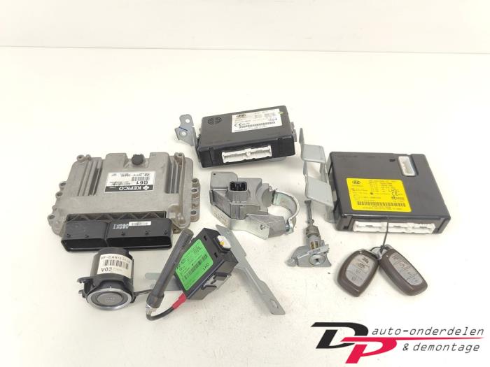 Gebruikte Kontaktslot + computer Hyundai i40 CW (VFC) 1.6 GDI 16V Prijs € 200,00 Margeregeling aangeboden door DP Auto-onderdelen & Demontage