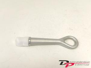 Gebruikte Sleepoog voor Mitsubishi ASX 2.0 MIVEC 16V Prijs € 8,00 Margeregeling aangeboden door DP Auto-onderdelen & Demontage