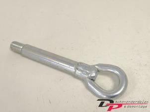 Gebruikte Sleepoog voor Opel Astra K Sports Tourer 1.6 CDTI 110 16V Prijs € 8,00 Margeregeling aangeboden door DP Auto-onderdelen & Demontage