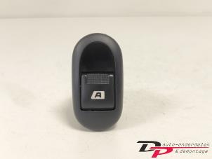 Gebruikte Raam schakelaar elektrisch Citroen C3 (FC/FL/FT) 1.1 Prijs € 4,95 Margeregeling aangeboden door DP Auto-onderdelen & Demontage
