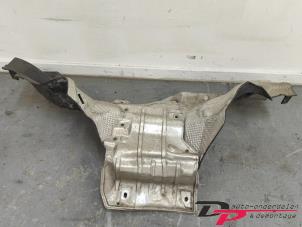 Gebruikte Hitteschild uitlaat Mercedes CLA Shooting Brake (117.9) 2.2 CLA-200 CDI, 200 d 16V Prijs € 30,00 Margeregeling aangeboden door DP Auto-onderdelen & Demontage