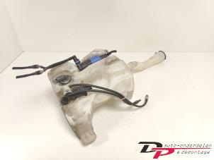 Gebruikte Ruitensproeiertank voor Peugeot 5008 I (0A/0E) 1.6 THP 16V Prijs € 18,95 Margeregeling aangeboden door DP Auto-onderdelen & Demontage