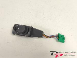 Gebruikte Kachel Schakelaar Peugeot 5008 I (0A/0E) 1.6 THP 16V Prijs € 9,00 Margeregeling aangeboden door DP Auto-onderdelen & Demontage