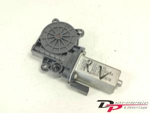 Gebruikte Motor portierruit Ford Fiesta 5 (JD/JH) 1.3 Prijs € 9,00 Margeregeling aangeboden door DP Auto-onderdelen & Demontage