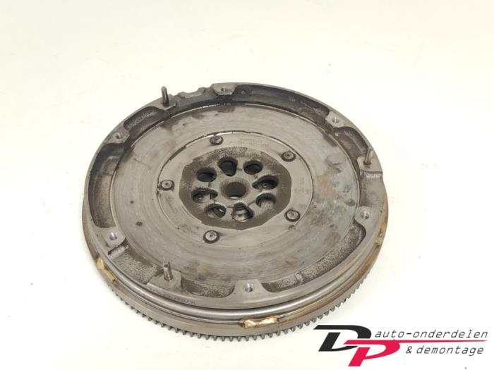 Gebruikte Vliegwiel dubbele massa Opel Corsa E 1.0 SIDI Turbo 12V Prijs € 80,00 Margeregeling aangeboden door DP Auto-onderdelen & Demontage