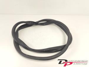 Gebruikte Portierrubber 4Deurs links-achter Peugeot 108 1.0 12V Prijs € 15,00 Margeregeling aangeboden door DP Auto-onderdelen & Demontage