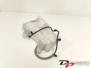 Gebruikte Ruitensproeiertank voor Opel Meriva 1.4 Turbo 16V Ecotec Prijs € 15,00 Margeregeling aangeboden door DP Auto-onderdelen & Demontage