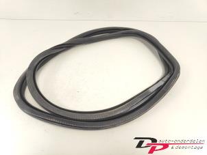 Gebruikte Deurrubber 4Deurs links-achter Peugeot 308 SW (L4/L9/LC/LJ/LR) 1.6 BlueHDi 120 Prijs € 15,00 Margeregeling aangeboden door DP Auto-onderdelen & Demontage