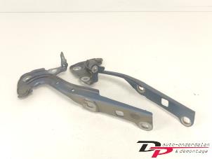 Gebruikte Motorkap Scharnier Opel Astra K Sports Tourer 1.0 Turbo 12V Prijs € 24,95 Margeregeling aangeboden door DP Auto-onderdelen & Demontage