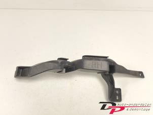 Gebruikte Koplampframe rechts Opel Astra K Sports Tourer 1.0 Turbo 12V Prijs € 15,00 Margeregeling aangeboden door DP Auto-onderdelen & Demontage