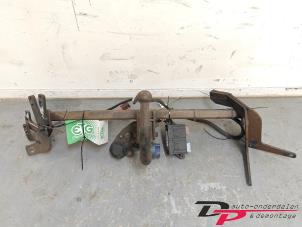 Gebruikte Trekhaak Peugeot 308 SW (L4/L9/LC/LJ/LR) 1.6 BlueHDi 120 Prijs € 130,00 Margeregeling aangeboden door DP Auto-onderdelen & Demontage