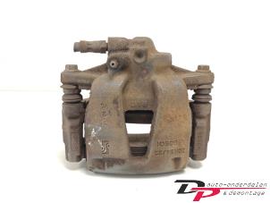 Gebruikte Remklauw (Tang) rechts-voor Opel Corsa D 1.2 16V Prijs € 14,00 Margeregeling aangeboden door DP Auto-onderdelen & Demontage