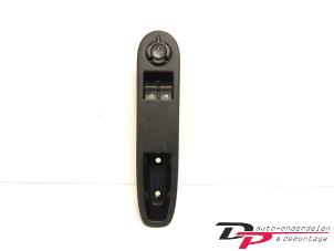 Gebruikte Elektrisch Raam Schakelaar Alfa Romeo 159 (939AX) 1.8 MPI 16V Prijs € 29,95 Margeregeling aangeboden door DP Auto-onderdelen & Demontage