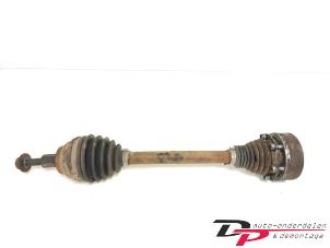 Gebruikte Aandrijfas links-voor Volkswagen Golf Plus (5M1/1KP) 1.4 TSI 122 16V Prijs € 19,00 Margeregeling aangeboden door DP Auto-onderdelen & Demontage