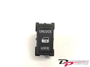 Gebruikte Centrale deurvergrendeling Schakelaar Nissan Note (E11) 1.4 16V Prijs € 5,00 Margeregeling aangeboden door DP Auto-onderdelen & Demontage