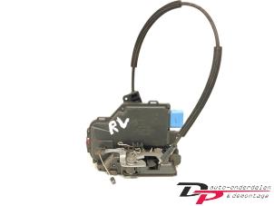 Gebruikte Slotmechaniek Portier 4Deurs rechts-voor Seat Altea (5P1) 1.6 Prijs € 11,00 Margeregeling aangeboden door DP Auto-onderdelen & Demontage