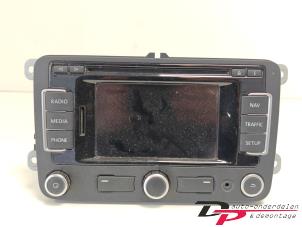 Gebruikte Radio CD Speler Volkswagen Polo V (6R) 1.6 TDI 16V 90 Prijs € 40,00 Margeregeling aangeboden door DP Auto-onderdelen & Demontage