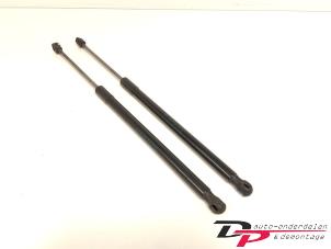 Gebruikte Set Gasdempers Achterklep Ford Focus 3 Wagon 1.0 Ti-VCT EcoBoost 12V 125 Prijs € 6,95 Margeregeling aangeboden door DP Auto-onderdelen & Demontage