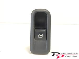 Gebruikte Elektrisch Raam Schakelaar Skoda Fabia II Combi 1.2 TSI Prijs € 8,00 Margeregeling aangeboden door DP Auto-onderdelen & Demontage