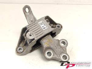 Gebruikte Versnellingsbak Steun Opel Astra J Sports Tourer (PD8/PE8/PF8) 1.4 Turbo 16V Prijs € 14,00 Margeregeling aangeboden door DP Auto-onderdelen & Demontage