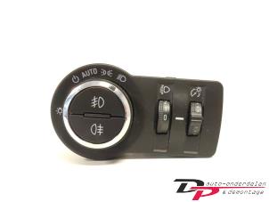 Gebruikte Licht Schakelaar Opel Mokka/Mokka X 1.4 Turbo 16V 4x2 Prijs € 14,00 Margeregeling aangeboden door DP Auto-onderdelen & Demontage