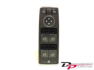 Gebruikte Elektrisch Raam Schakelaar Mercedes C Estate (S204) 2.2 C-200 CDI 16V BlueEFFICIENCY Prijs € 24,00 Margeregeling aangeboden door DP Auto-onderdelen & Demontage