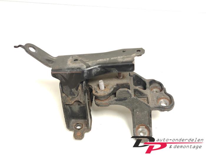 Gebruikte Versnellingsbak Steun Peugeot 108 1.0 12V VVT-i Prijs € 14,00 Margeregeling aangeboden door DP Auto-onderdelen & Demontage
