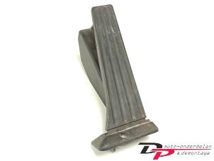 Gebruikte Gaspedaal BMW 1 serie (E81) 118d 16V Prijs € 14,00 Margeregeling aangeboden door DP Auto-onderdelen & Demontage