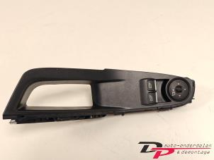 Gebruikte Ruit schakelaar elektrisch Ford Fiesta 6 (JA8) 1.0 EcoBoost 12V 100 Prijs € 14,00 Margeregeling aangeboden door DP Auto-onderdelen & Demontage