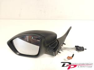 Gebruikte Spiegel Buiten links Peugeot 208 I (CA/CC/CK/CL) 1.0 Vti 12V PureTech Prijs € 40,00 Margeregeling aangeboden door DP Auto-onderdelen & Demontage