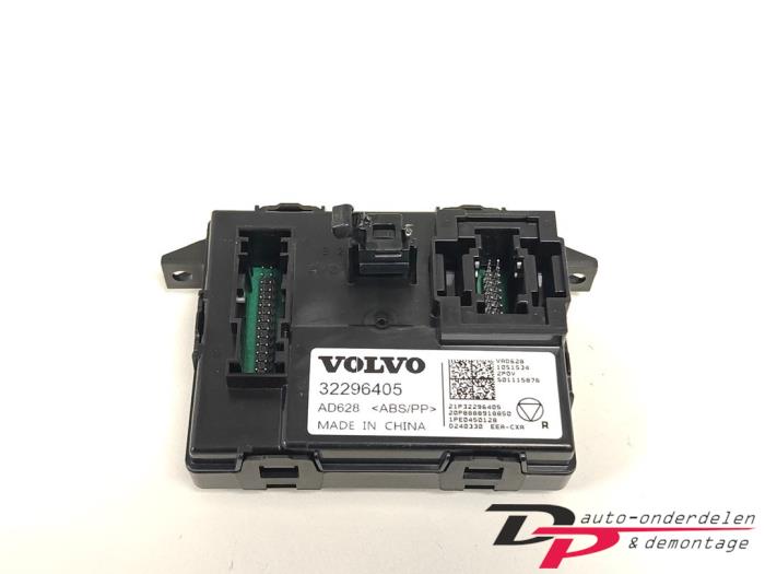 Gebruikte Computer Kachel Volvo XC40 (XZ) 2.0 B4 16V Mild Hybrid Autom. Prijs € 40,00 Margeregeling aangeboden door DP Auto-onderdelen & Demontage