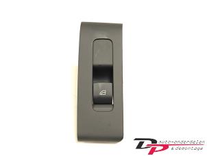 Gebruikte Ruit schakelaar elektrisch Volvo XC40 (XZ) 2.0 B4 16V Mild Hybrid Autom. Prijs € 14,00 Margeregeling aangeboden door DP Auto-onderdelen & Demontage